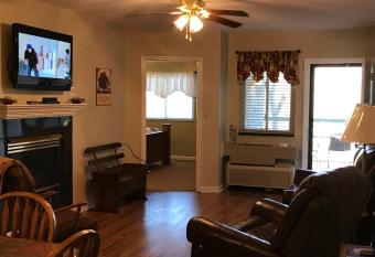 The River Cottage has Balcony rooms