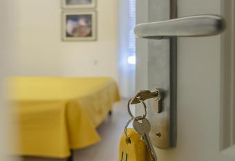 City Hotel has Balcony rooms