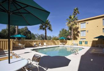 La Quinta Inn by Wyndham Phoenix Sky Harbor Airport allows 18 year olds to book a room