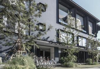 CREW Hotel allows 18 year olds to book a room