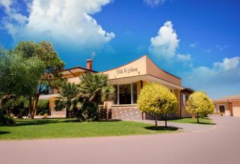 Hotel Villa Aurora has Balcony rooms