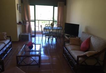 Apto 2 dorms Enseada allows 18 year olds to book a room