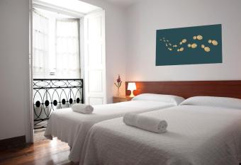 Pensi  n Santa Cristina allows 18 year olds to book a room