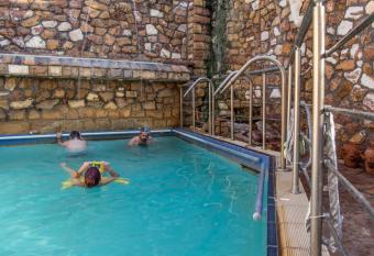 9 Queens Spa Hotel has Balcony rooms