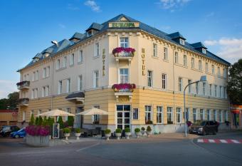 Hotel Europa has Balcony rooms