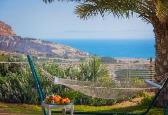Ein Gedi Kibbutz Hotel allows 18 year olds to book a room