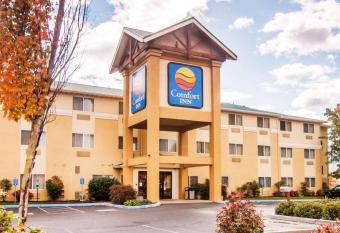 Comfort Inn South allows 18 year olds to book a room