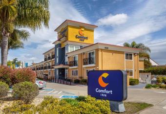 Comfort Inn Castro Valley allows 18 year olds to book a room