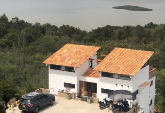 APTO 102 EN  has Balcony rooms