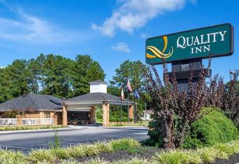 Quality Inn Petersburg Near Fort Gregg-Adams has Smoking rooms