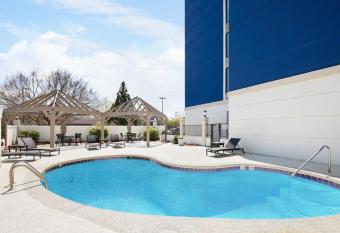 Holiday Inn Express & Suites Atlanta - Tucker Northlake By IHG allows 18 year olds to book a room