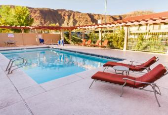 Hotel Moab Downtown allows 18 year olds to book a room