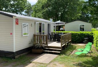 Mobilhome 4-6 personnes Pont Aven allows 18 year olds to book a room