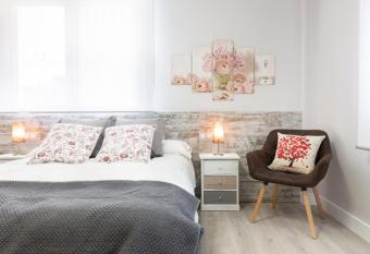 Urban Sabadell has Balcony rooms