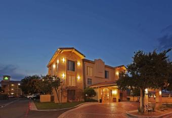 La Quinta Inn by Wyndham Amarillo West Medical Center allows 18 year olds to book a room