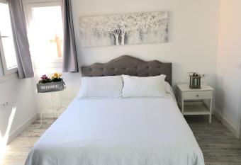 Marina Tarifa Centro Apartments & Rooms allows 18 year olds to book a room