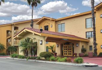 La Quinta Inn by Wyndham Ventura allows 18 year olds to book a room
