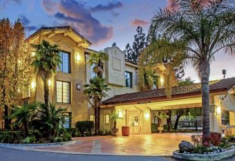 La Quinta Inn by Wyndham Stockton allows 18 year olds to book a room
