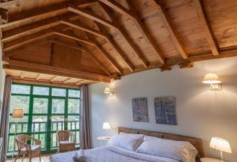 La Figal de Xugabolos, Salas has Balcony rooms