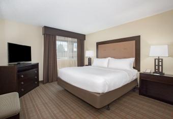 Holiday Inn Riverton-Convention Center By IHG has rooms with a private hot tub