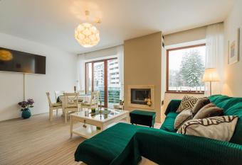 Charming 2-Bedroom, Silver Mountain, A Building allows 18 year olds to book a room