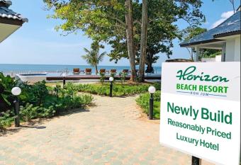 Horizon Beach Resort Koh Jum has rooms with a private hot tub