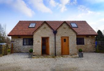 Dove House Cottages - No 2 allows 18 year olds to book a room