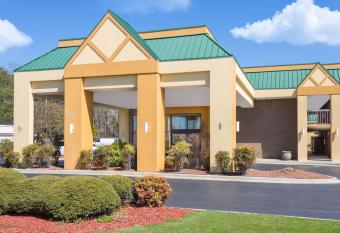 Days Inn by Wyndham Mocksville has Smoking rooms