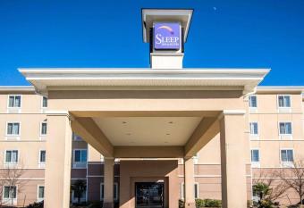 Sleep Inn & Suites Medical Center allows 18 year olds to book a room