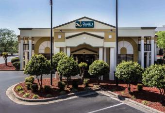 Quality Inn and Suites Mooresville-Lake Norman has Smoking rooms