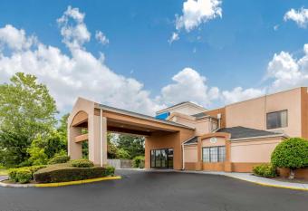 Classic Inn By OYO I- 240 Near Memphis Airport has Smoking rooms