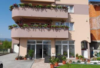 Apartmani Kaduni   has Balcony rooms