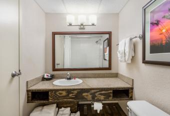 Ramada Plaza by Wyndham Nags Head Oceanfront has Balcony rooms