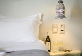 Africanis Suites has Balcony rooms