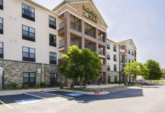 Affordable Suites of America Rogers - Bentonville allows 18 year olds to book a room