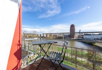 Trip Inn Residence City Center allows 18 year olds to book a room