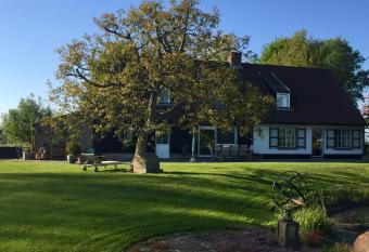 Logies De Meerkoet allows 18 year olds to book a room