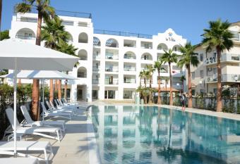 Residence La Villa has Balcony rooms