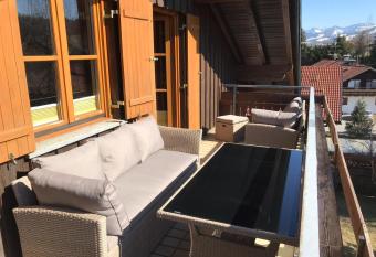 FeWo  allows 18 year olds to book a room