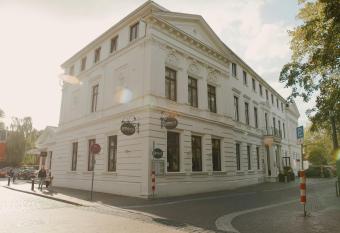 Hotel Am Schloss Aurich allows 18 year olds to book a room