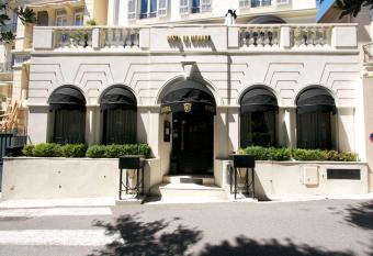 Hotel De Monaco allows 18 year olds to book a room