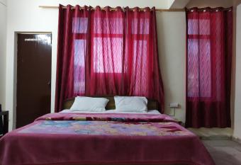 Raj Laxmi Bhawan allows 18 year olds to book a room