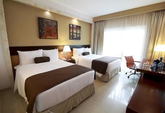 Wyndham Merida has rooms with a private hot tub