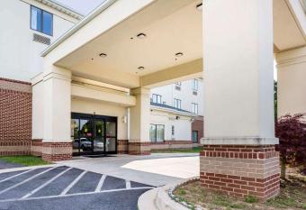 Sleep Inn Columbia Gateway has Smoking rooms
