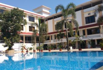 Resort Silver Hills has Smoking rooms