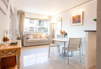 R  sidence Le Cheverny has Balcony rooms