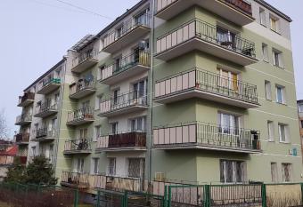 Studio Gda  sk Wrzeszcz has rooms with a private hot tub