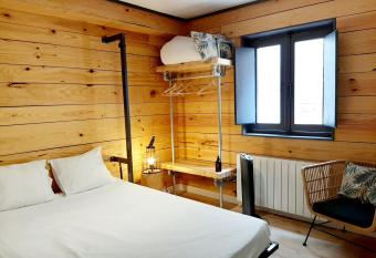Hostal Erasmus by gaiarooms allows 18 year olds to book a room