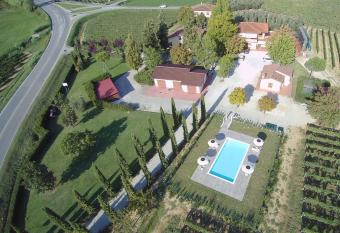 Agriturismo Barbarino allows 18 year olds to book a room