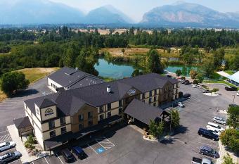 Bitterroot River Inn & Conference Center allows 18 year olds to book a room